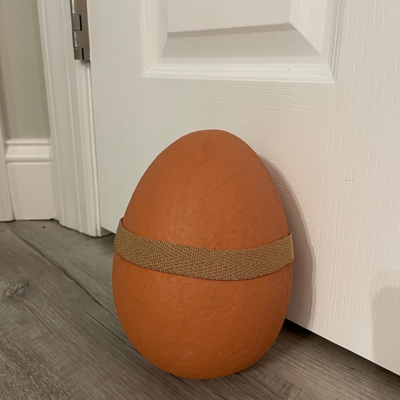 Maileg Gantosaurus in Egg, Small - Old Rose - Picture 2 of 10